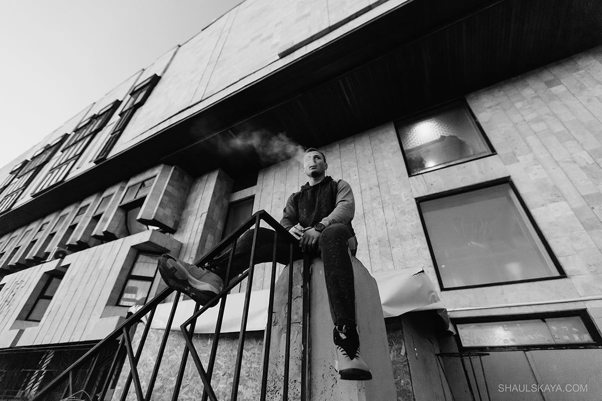 Чб фотосесія у похмуру погоду вулична, фото - Весільний фотограф Анна Шаульская