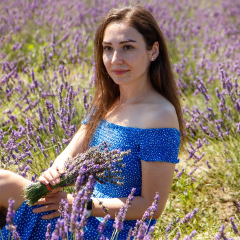 Фотосесія у полі лаванді портретна, фото - Фотограф Надія Струлева