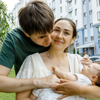 Семейная фотосессия весенняя уличная, фото - Фотограф Надія Струлева