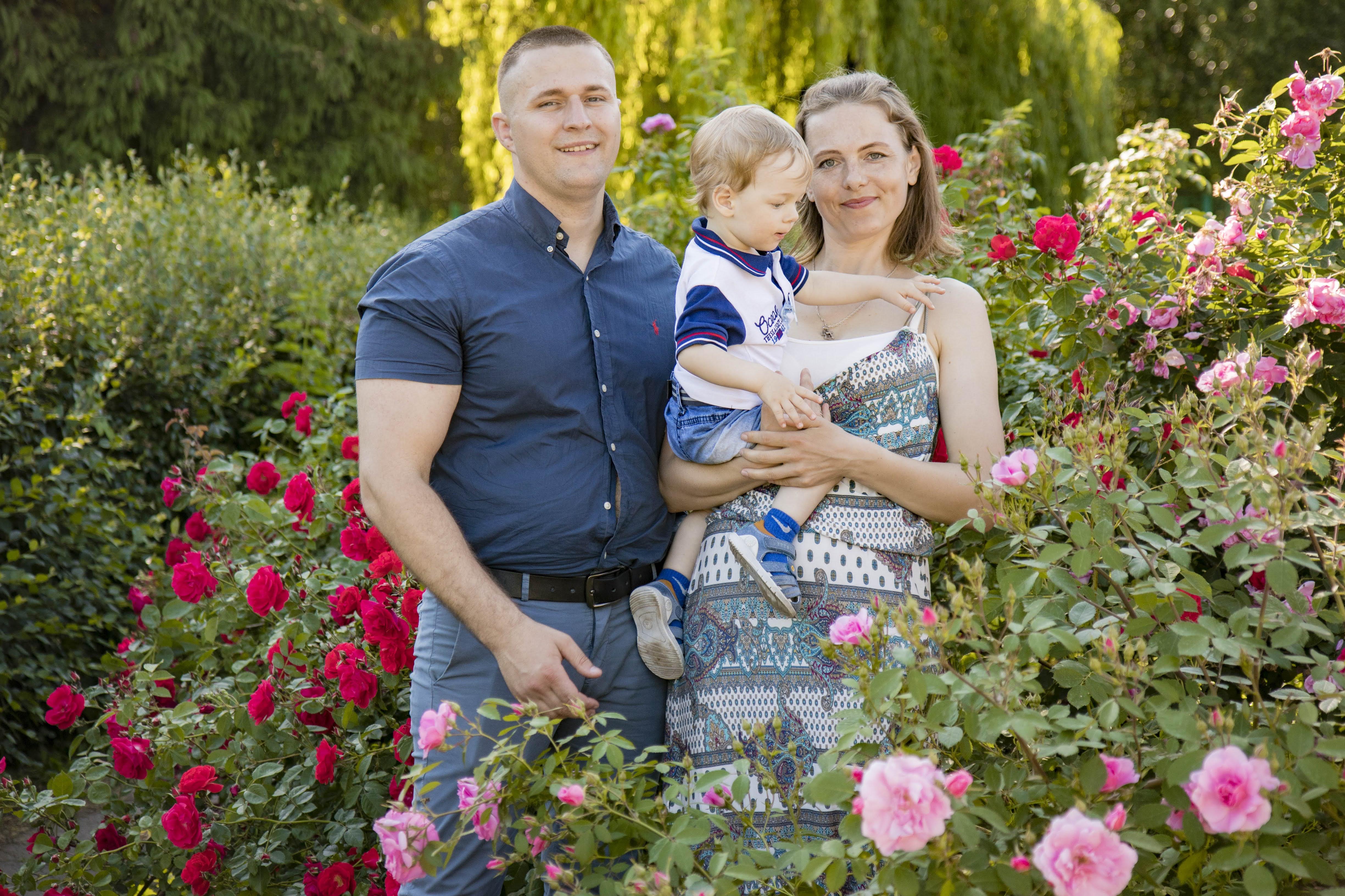 Сімейна фотосесія на природі з квітами, фото - Фотограф Надія Струлева