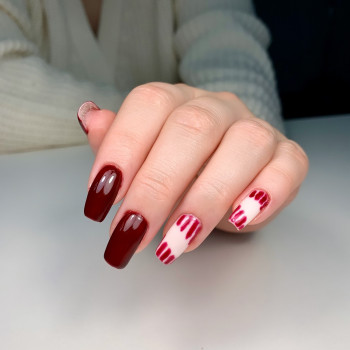 Насичений глибокий червоний колір з ефектним дизайном на довгих, бездоганно вирівняних дуже якісних нігтях. Виконано з преміальних матеріалів преміум-класу в найкращій студії центру міста — максимальна стійкість, глянцевий фініш та ідеальна форма. Ідеальний вибір для тих, хто хоче виглядати яскраво, дорого та неймовірно доглянуто щодня!, фото - Мастер маникюра Анна Домбровская