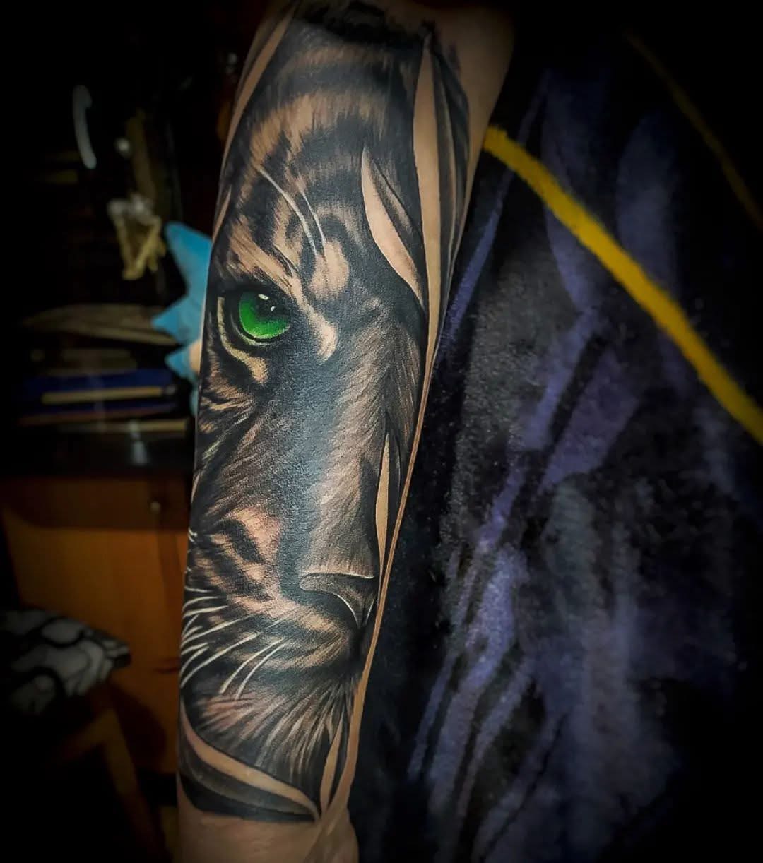 Око на передпліччі кольорові, фото - Тату майстер Світлана Кулініч