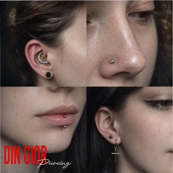 Пірсинг: даіт, ніс і губа, акуратні проколи з мінімалістичними прикрасами.