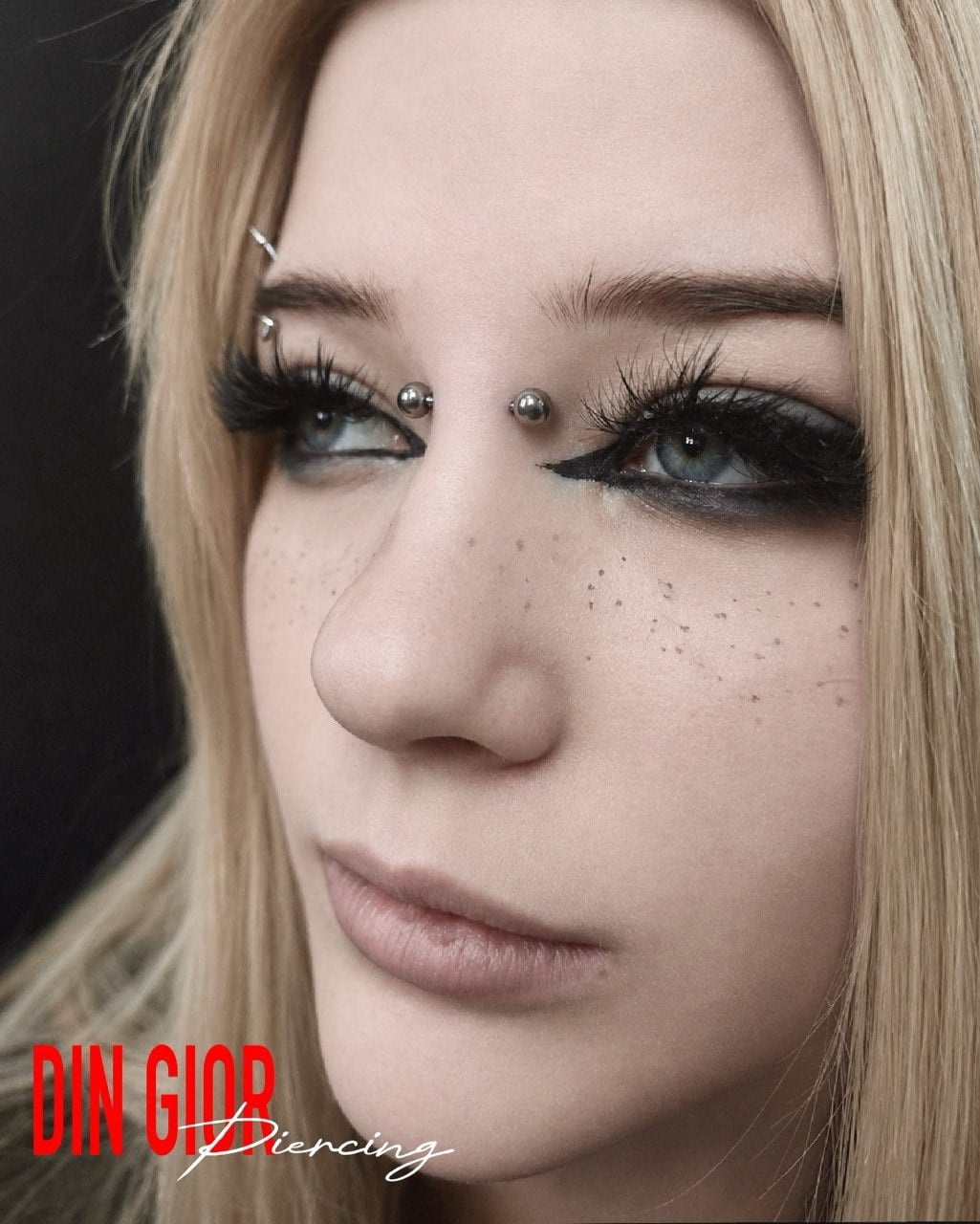 Пірсинг носа: брідж, акуратна симетрична робота., фото - Тату салон DIN GIOR tattoo & piercing