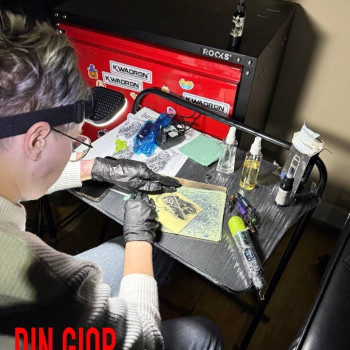 Навчання тату: практика на штучній шкірі, відпрацювання техніки.