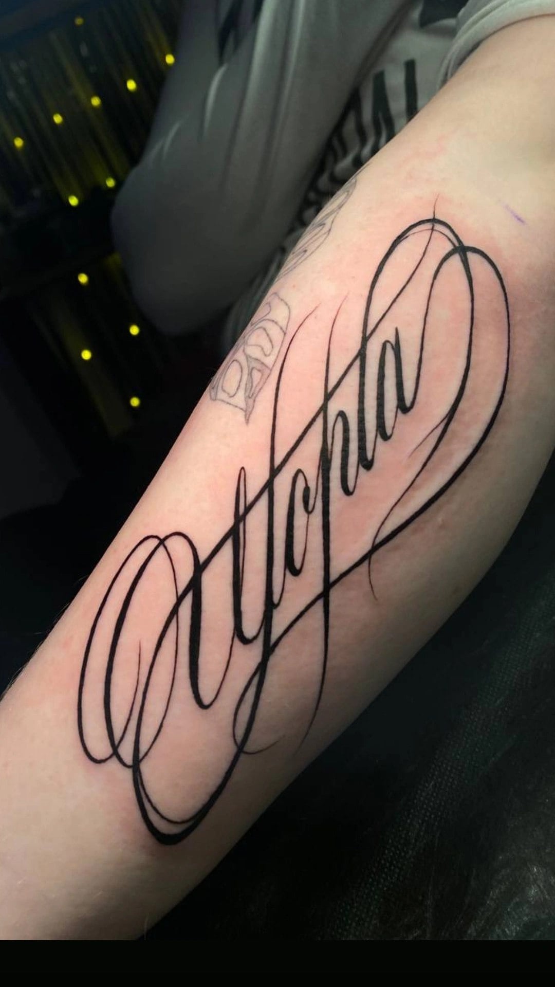 На руці передпліччі чорно-білі, фото - Тату салон Free Art Tattoo
