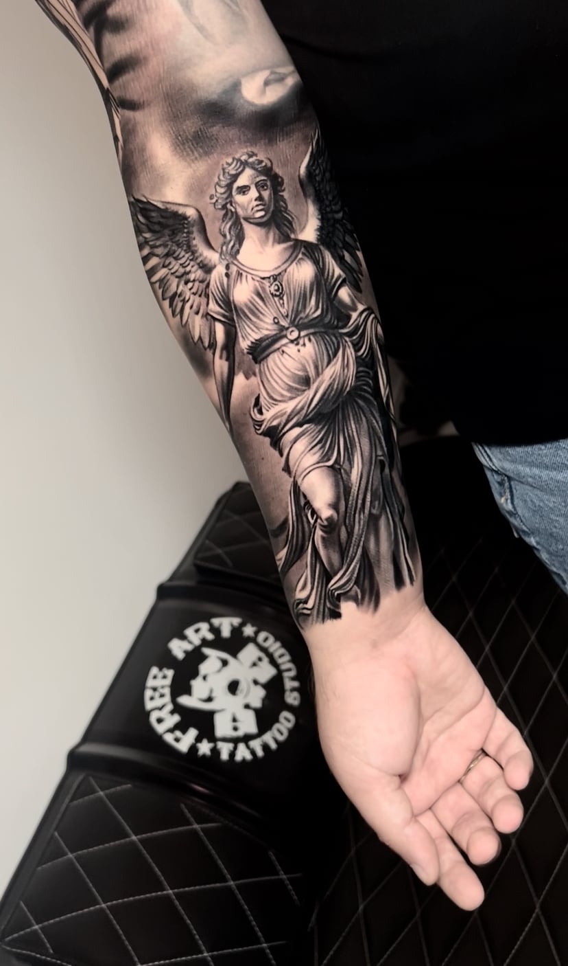 Для хлопців на передпліччі янгол, фото - Тату салон Free Art Tattoo