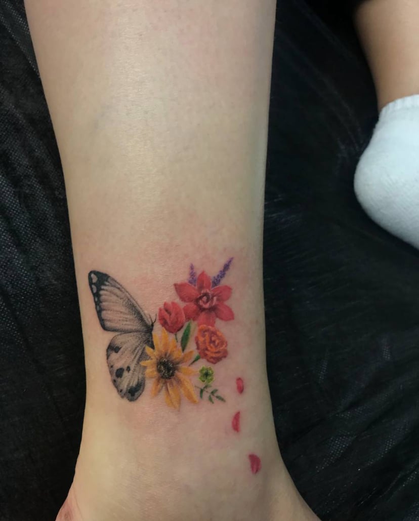 Для дівчат кольорові квіти, фото - Тату салон Free Art Tattoo
