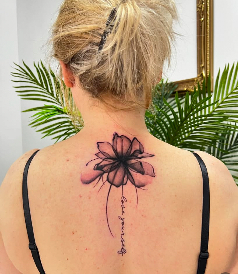 Для дівчат на спині квіти, фото - Тату салон Free Art Tattoo