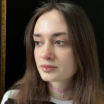 Пірсинг носа та губи: делікатні акценти, що підкреслюють риси обличчя та додають характеру.