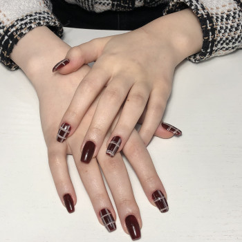 Манікюр с укріпленням покриттям гель лаком