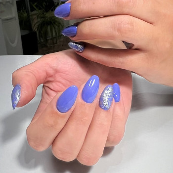 Нарощення нігтів