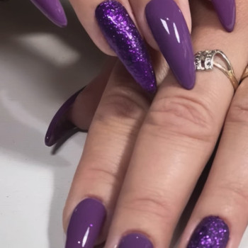 Нарощення нігтів