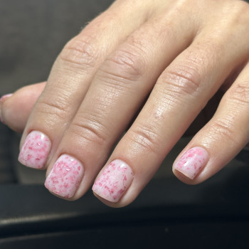 Маникюр на короткие ногти нежный с блестками, фото - Мастер маникюра Наталія Бондарєва