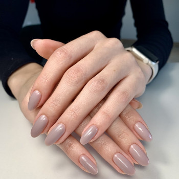 Нюдовий манікюр на коротких нігтиках 💅 Ніжний натуральний колір з топових матеріалів для стильного щоденного look.