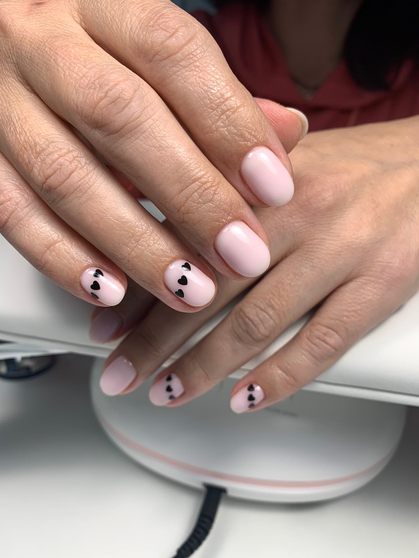 Молочный маникюр с сердечками на овальные ногти, фото - Мастер маникюра Анна Домбровская