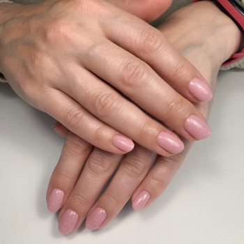 Нюдовый маникюр с блестками светоотражающий, фото - Мастер маникюра Анна Домбровская