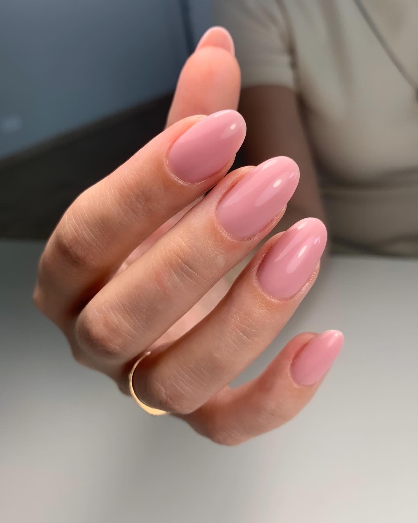 Нюдовий манікюр рожевий на овальні нігті, фото - Майстер манікюру Анна Домбровська