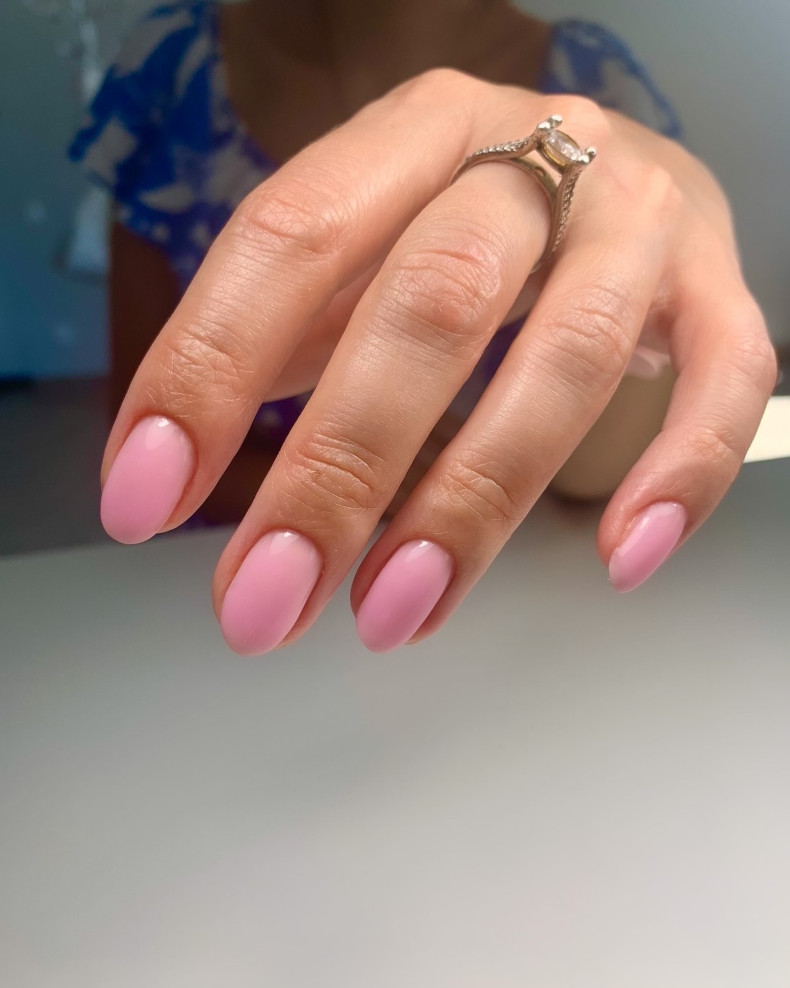 Рожевий манікюр на овальні нігті, фото - Майстер манікюру Анна Домбровська
