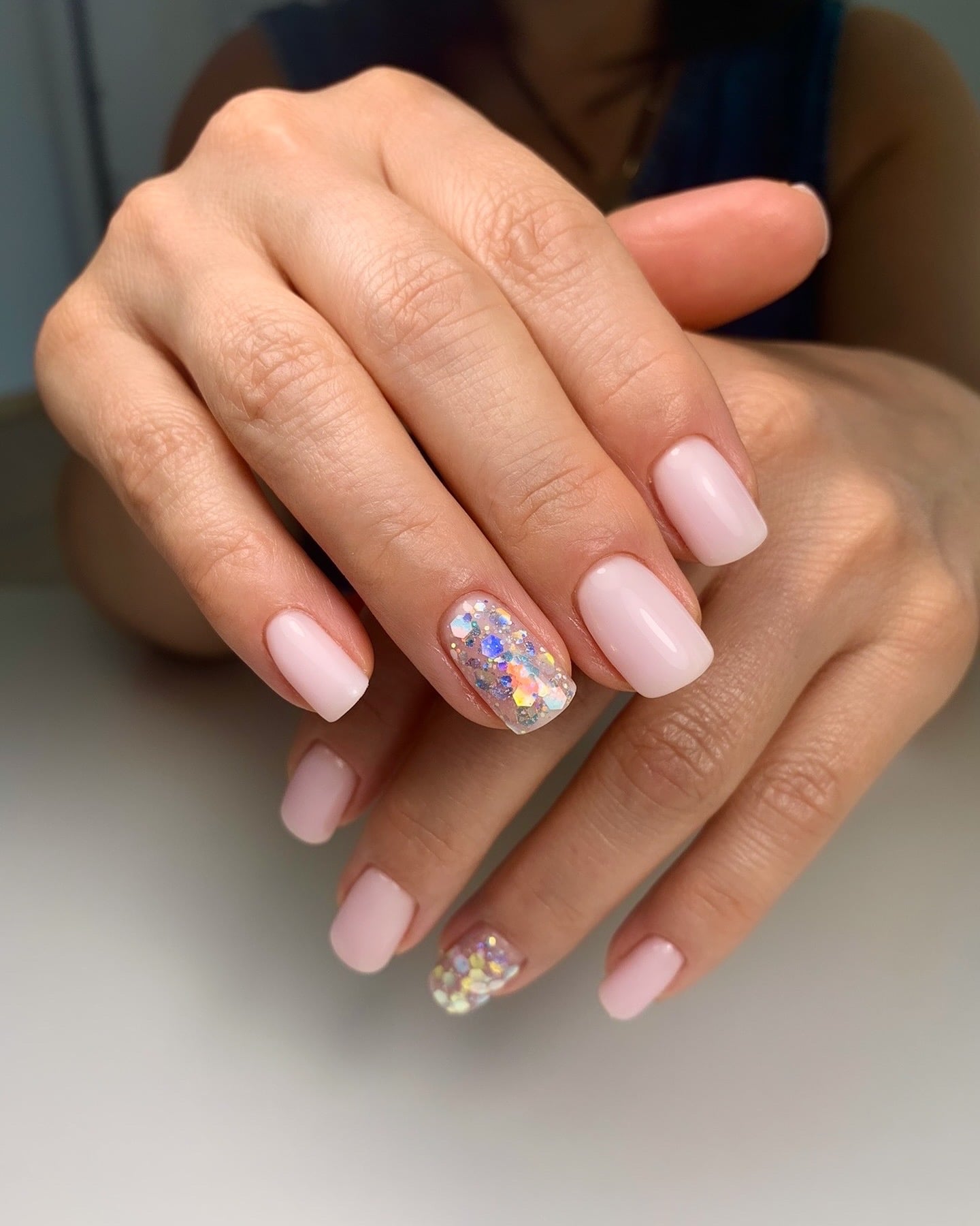 Нежный маникюр нюдовый с блестками, фото - Мастер маникюра Анна Домбровская