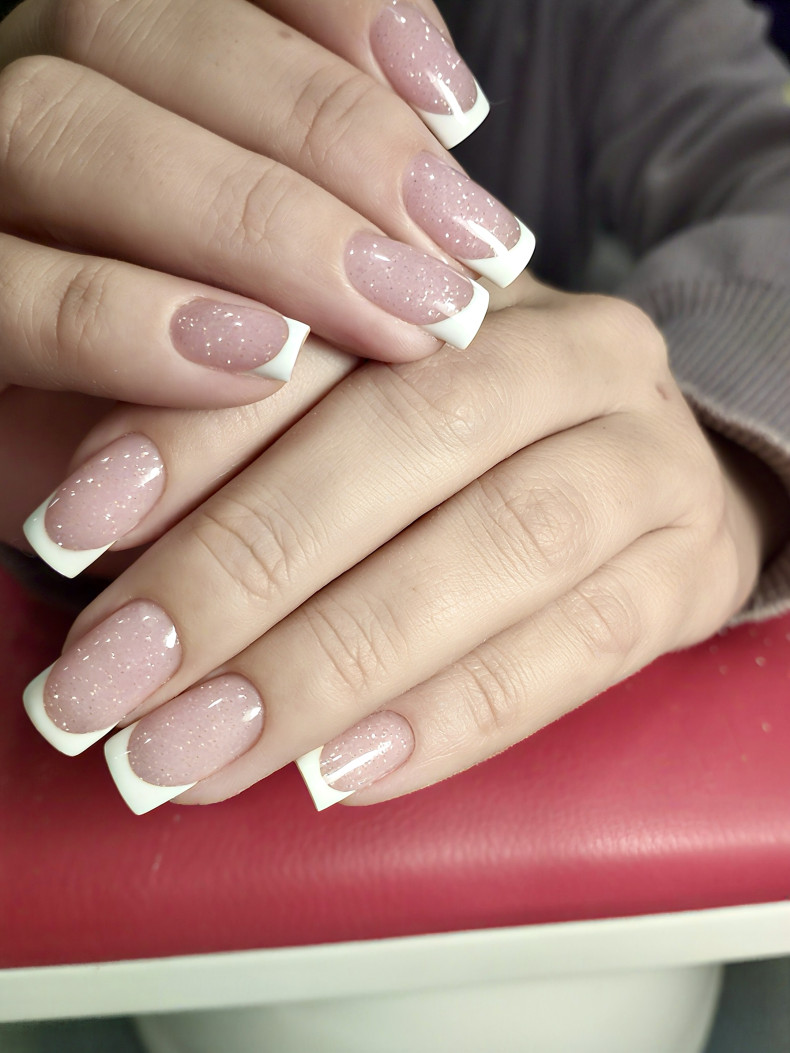 Французький манікюр з блискітками френч, фото - Майстер манікюру Любов Войтович