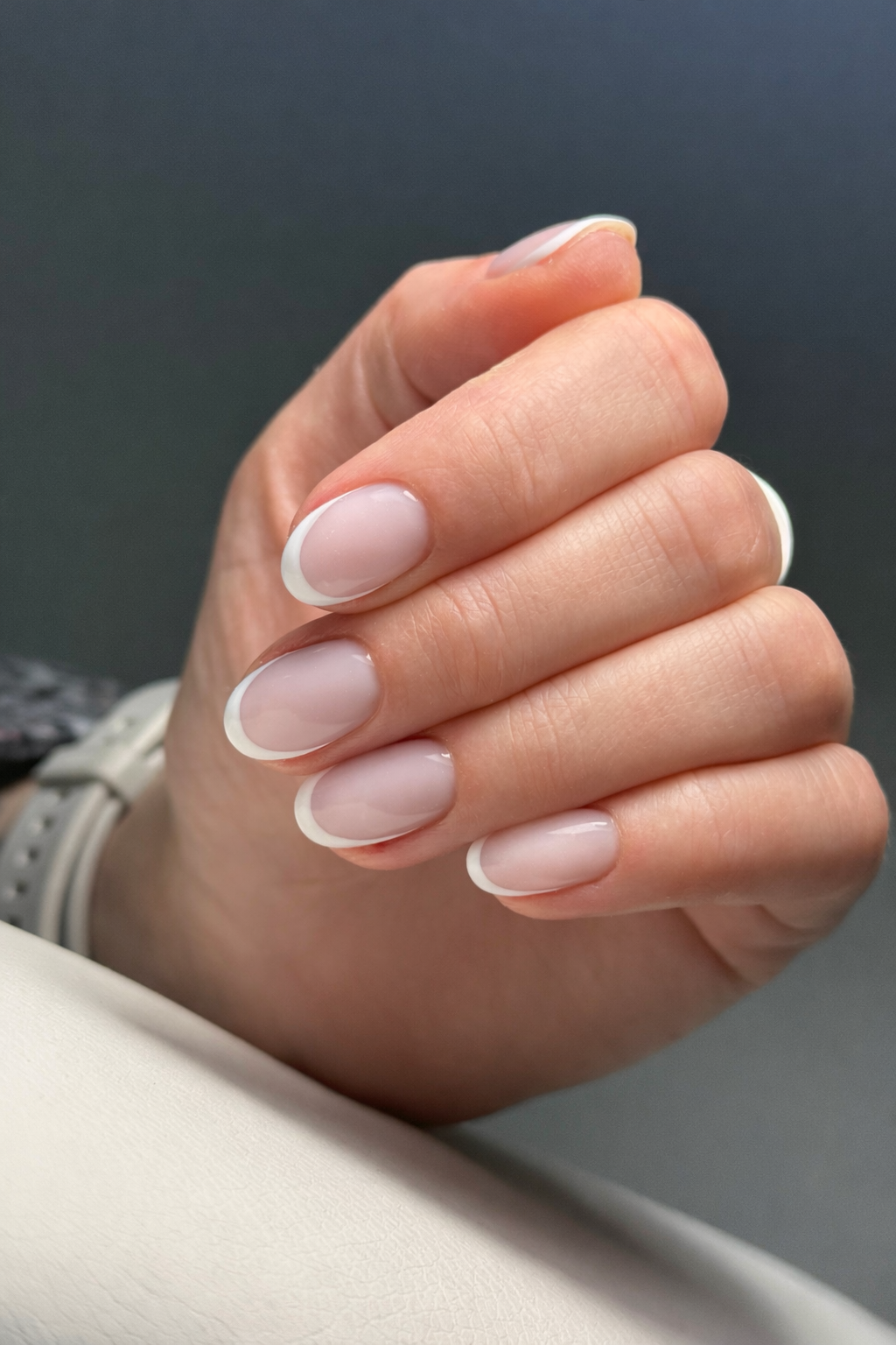 Класичний манікюр ніжний французький, фото - Студія краси Style