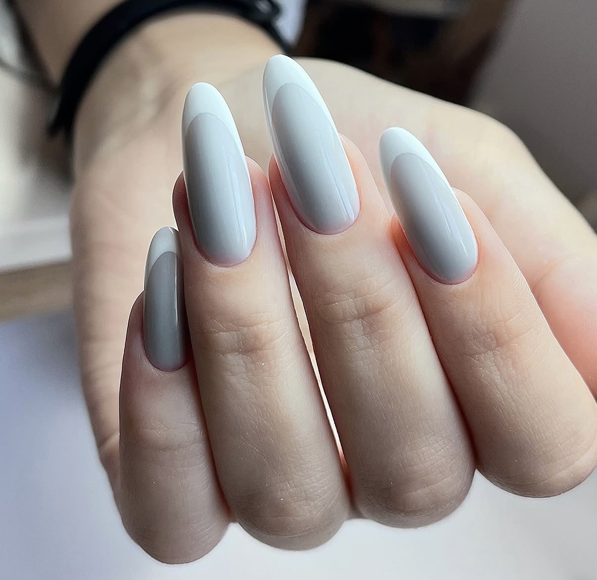 Для дівчат мінімалізм модні, фото - Нігтьова студія Blush
