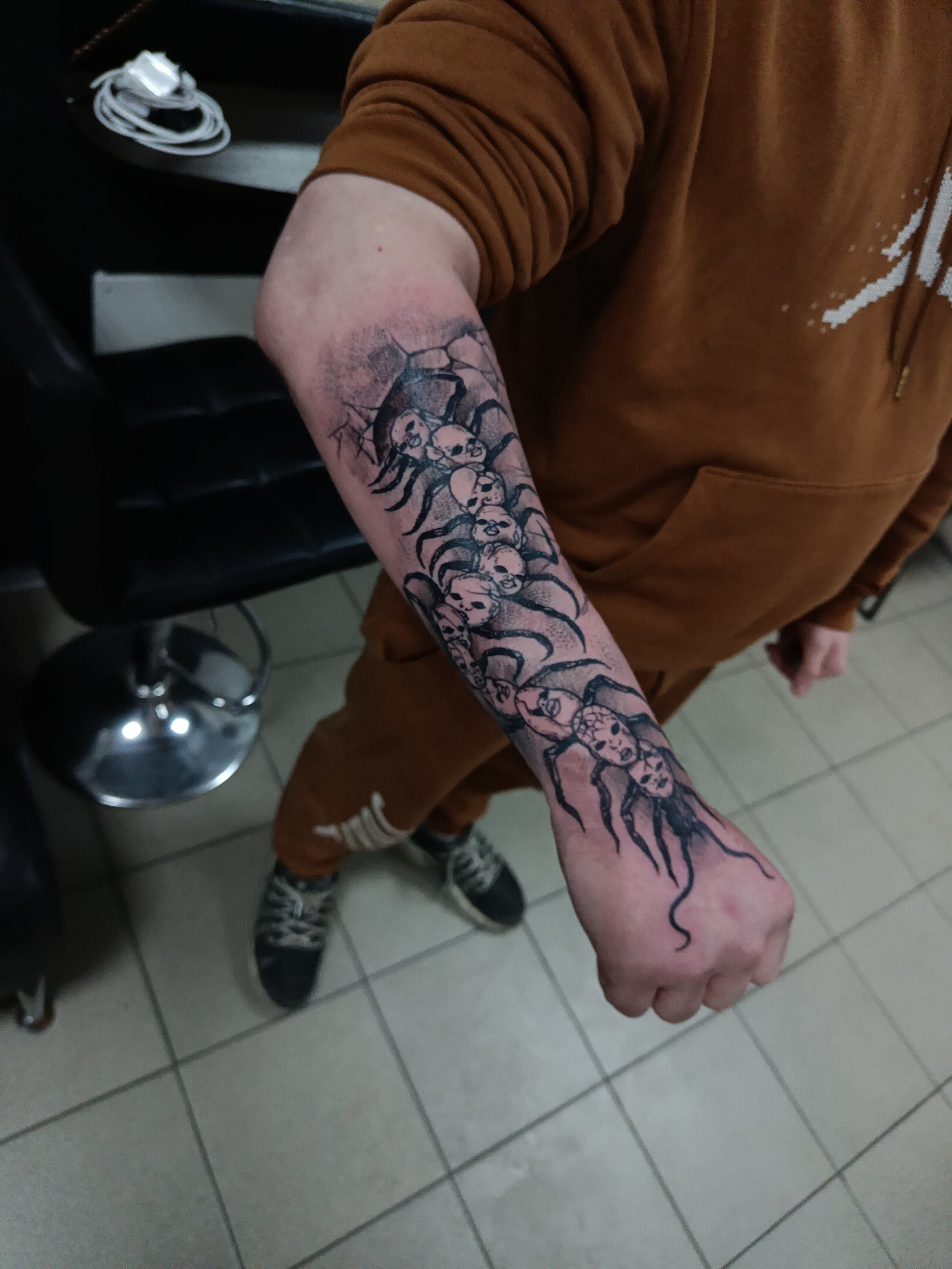 Для хлопців на передпліччі череп, фото - Тату майстер Дмитро Tattooin