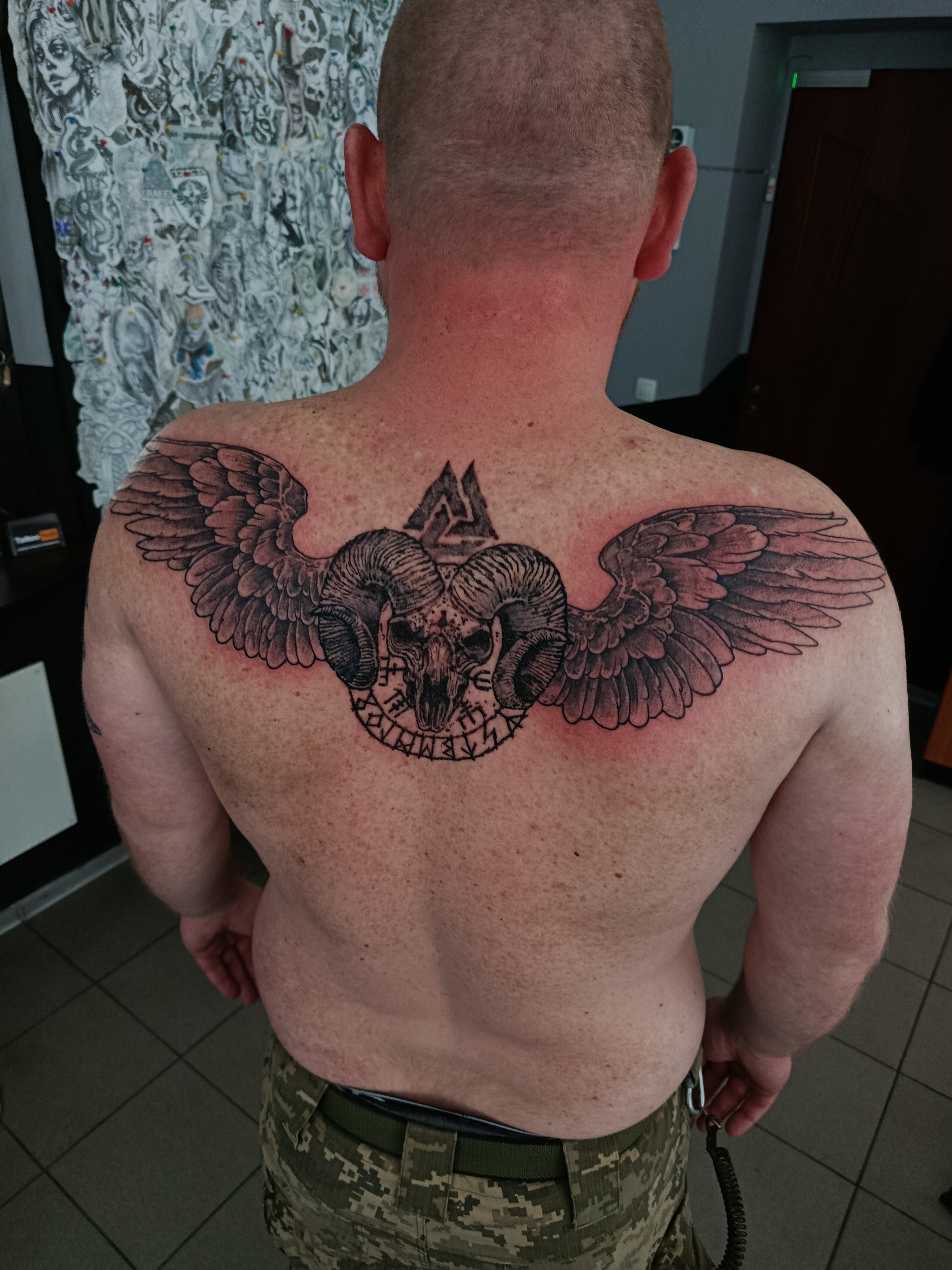 Мужские череп черно-белые, фото - Тату мастер Дмитрий Tattooin