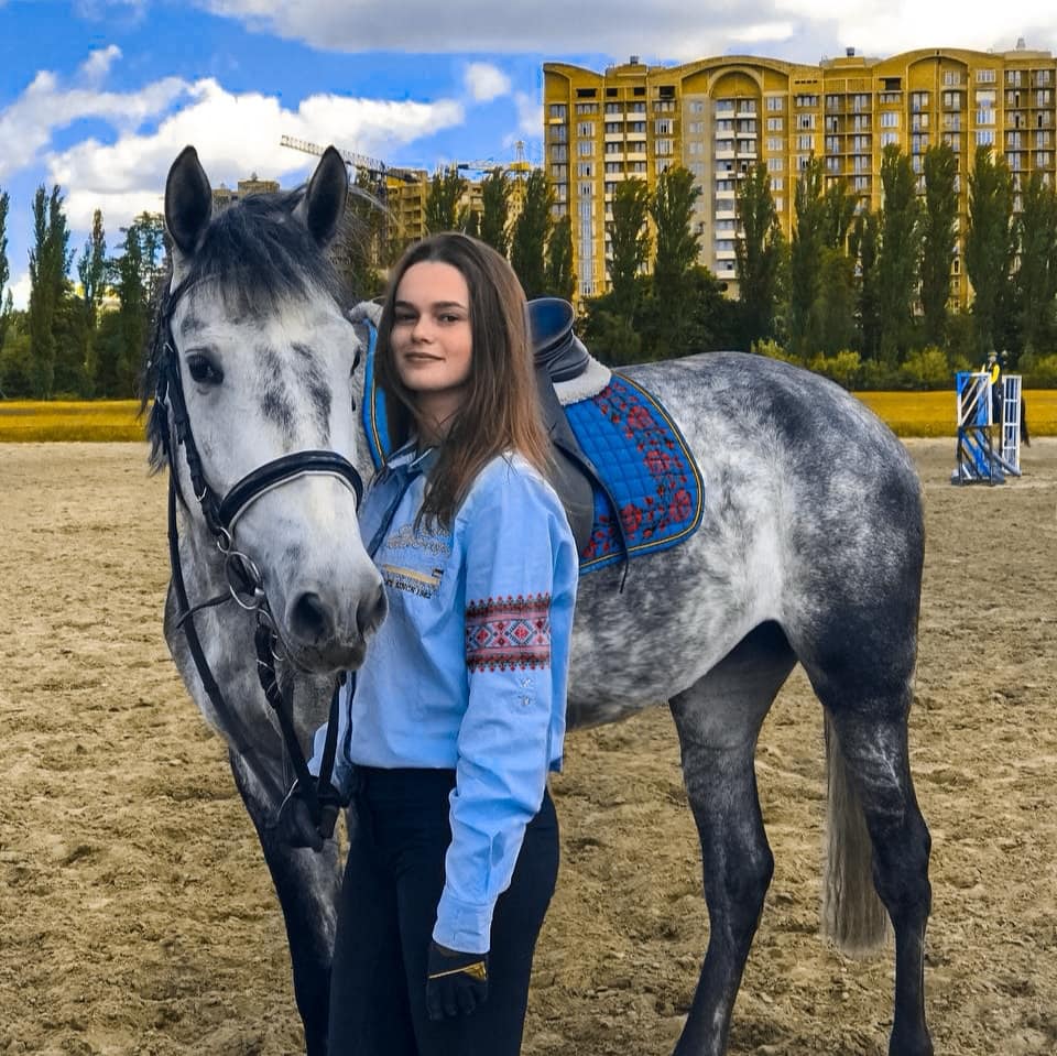 Фотосесія з конем вулична у вишиванці, фото - Фотограф Анжеліка Нордіка