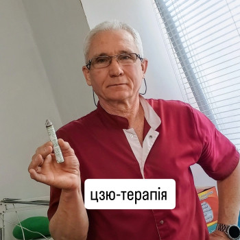 За кожною голкою чи полиновою моксою стоять роки мого навчання та практики. Я вірю, що комплексний підхід — від вісцеральної терапії до Цзю — здатний творити дива. Запрошую вас до свого кабінету, де ми разом знайдемо шлях до вашого гарного самопочуття.