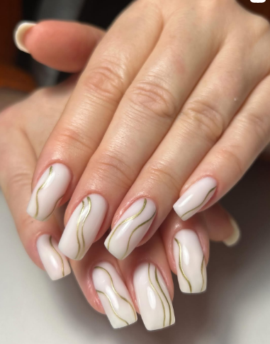Білий манікюр з малюнком із золотом, фото - Косметологія Healthy & beauty club