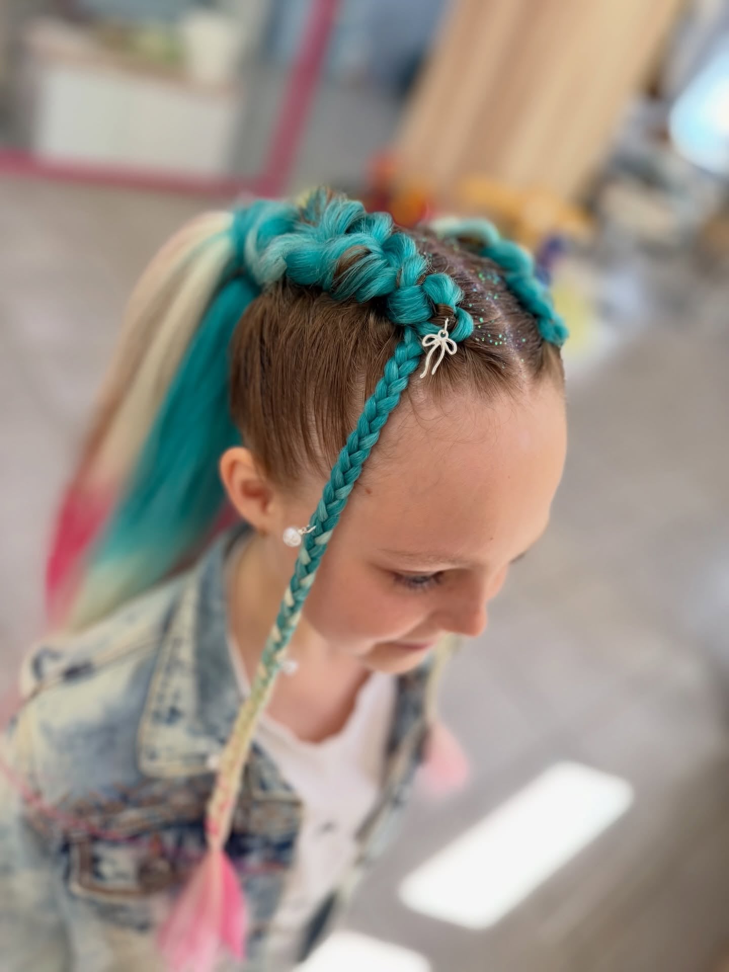 Плетение волос брейды розовый цвет, фото - Салон красоты Barber Kids