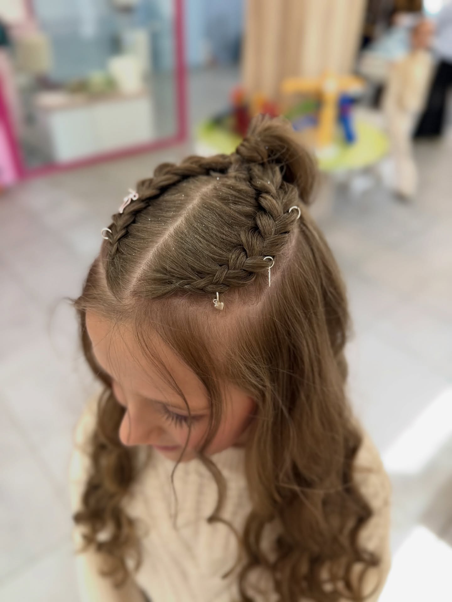 Плетение волос укладка косички, фото - Салон красоты Barber Kids