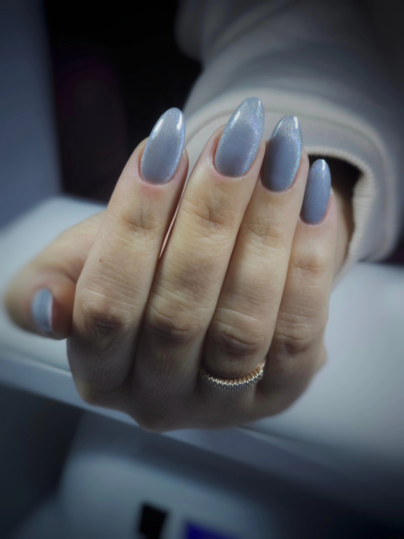 Манікюр котяче око сірий блискучий, фото - Салон краси Marlen