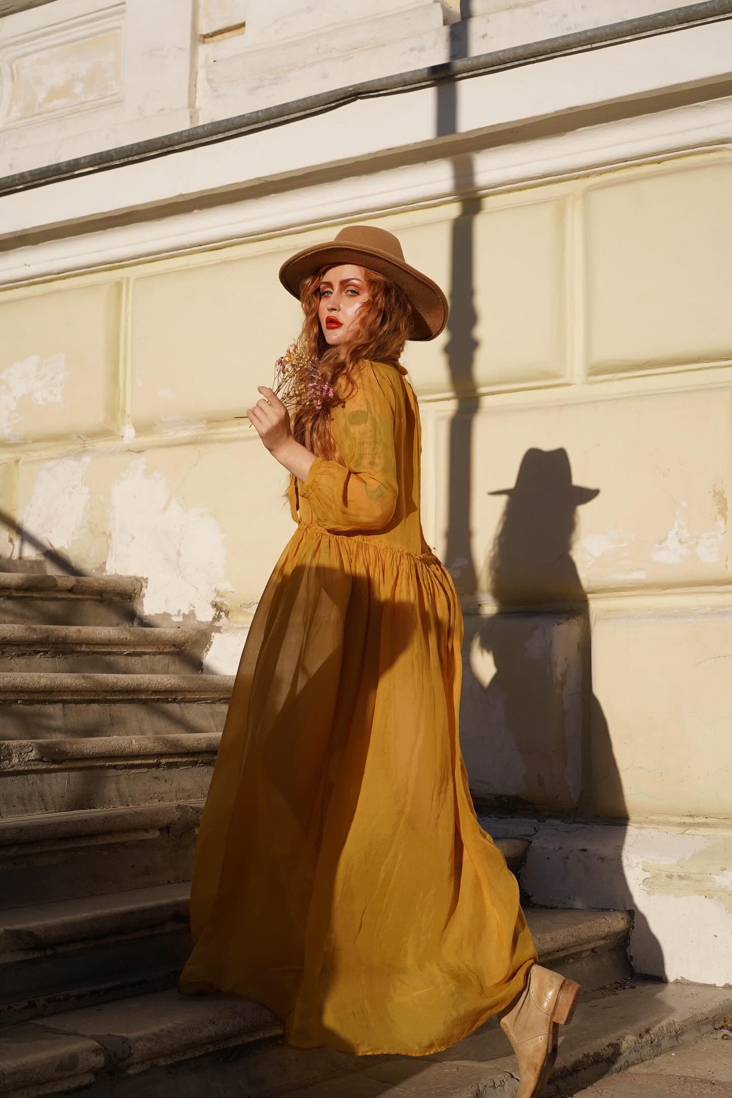 Стильна фотосесія у сукні вулична, фото - Перукар-універсал Наталія