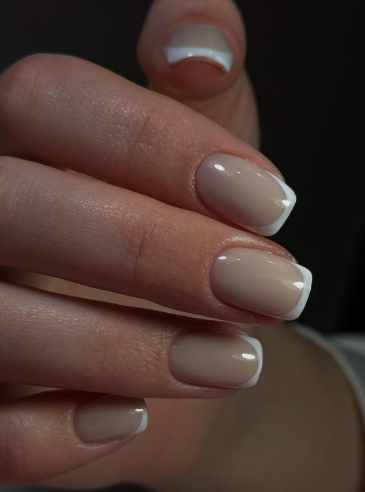 Ніжний манікюр нюдовий французький, фото - Студія краси VMV Beauty