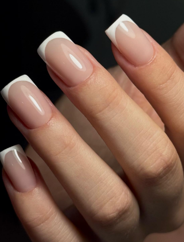 Классический маникюр французский на квадратные ногти, фото - Студия красоты Hello Beauty