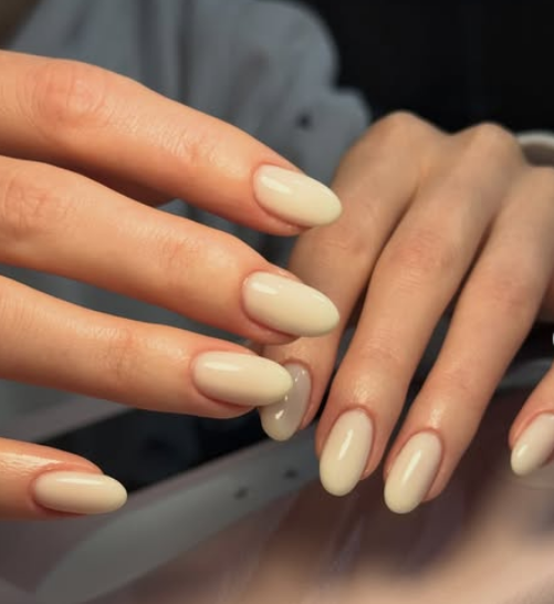 Нежный маникюр нюдовый молочный, фото - Салон красоты Trucco
