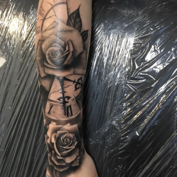 Фото с портфолио Tattoo Line