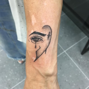 Фото с портфолио Tattoo Line