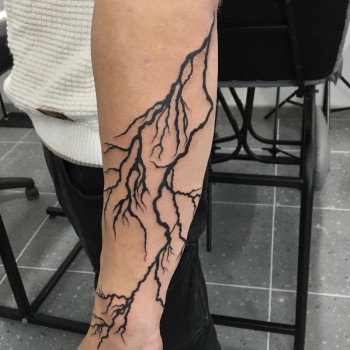 Фото с портфолио Tattoo Line