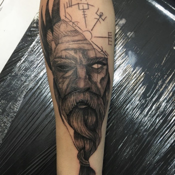 Фото с портфолио Tattoo Line