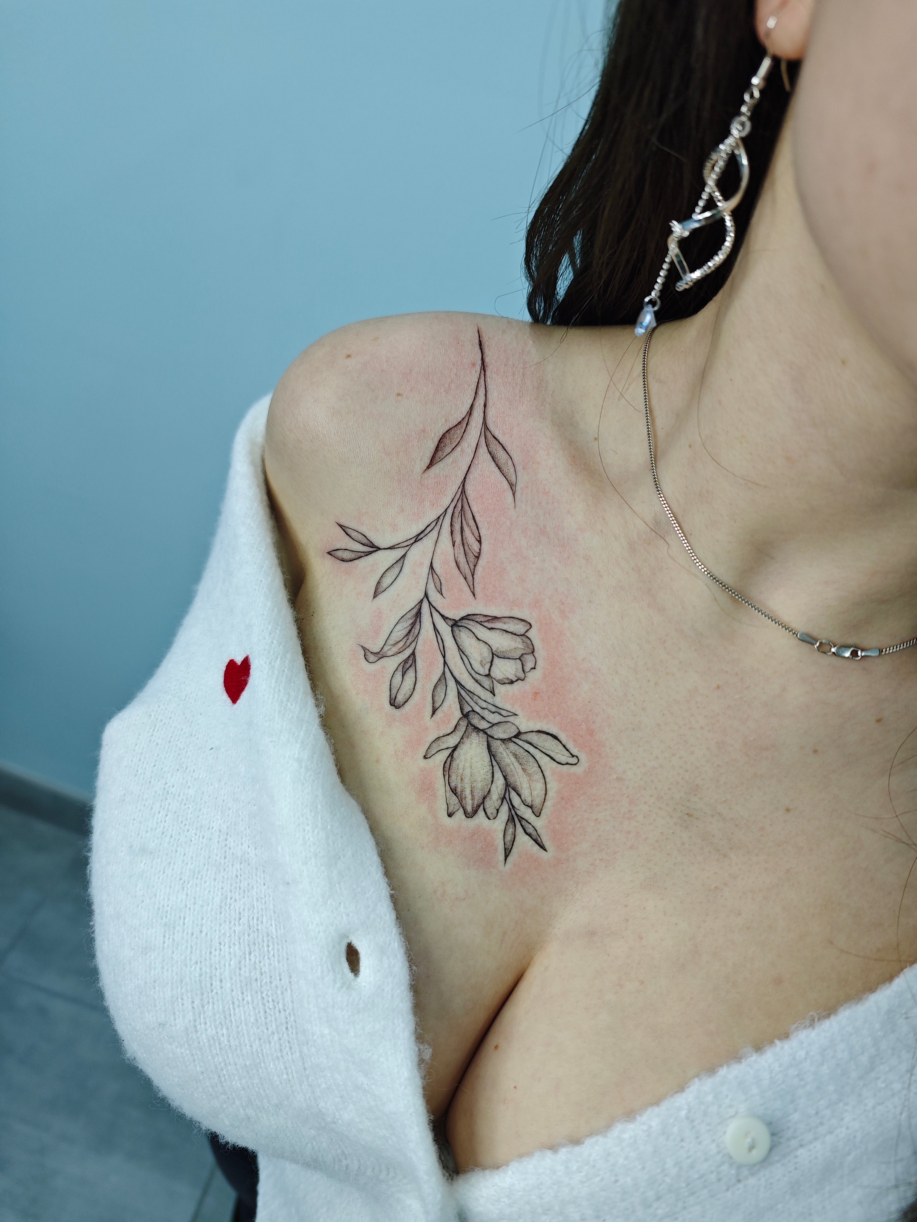Для дівчат на плечі чорно-білі, фото - Майстер татуажу Оксана OKSI_PM_TATTOO