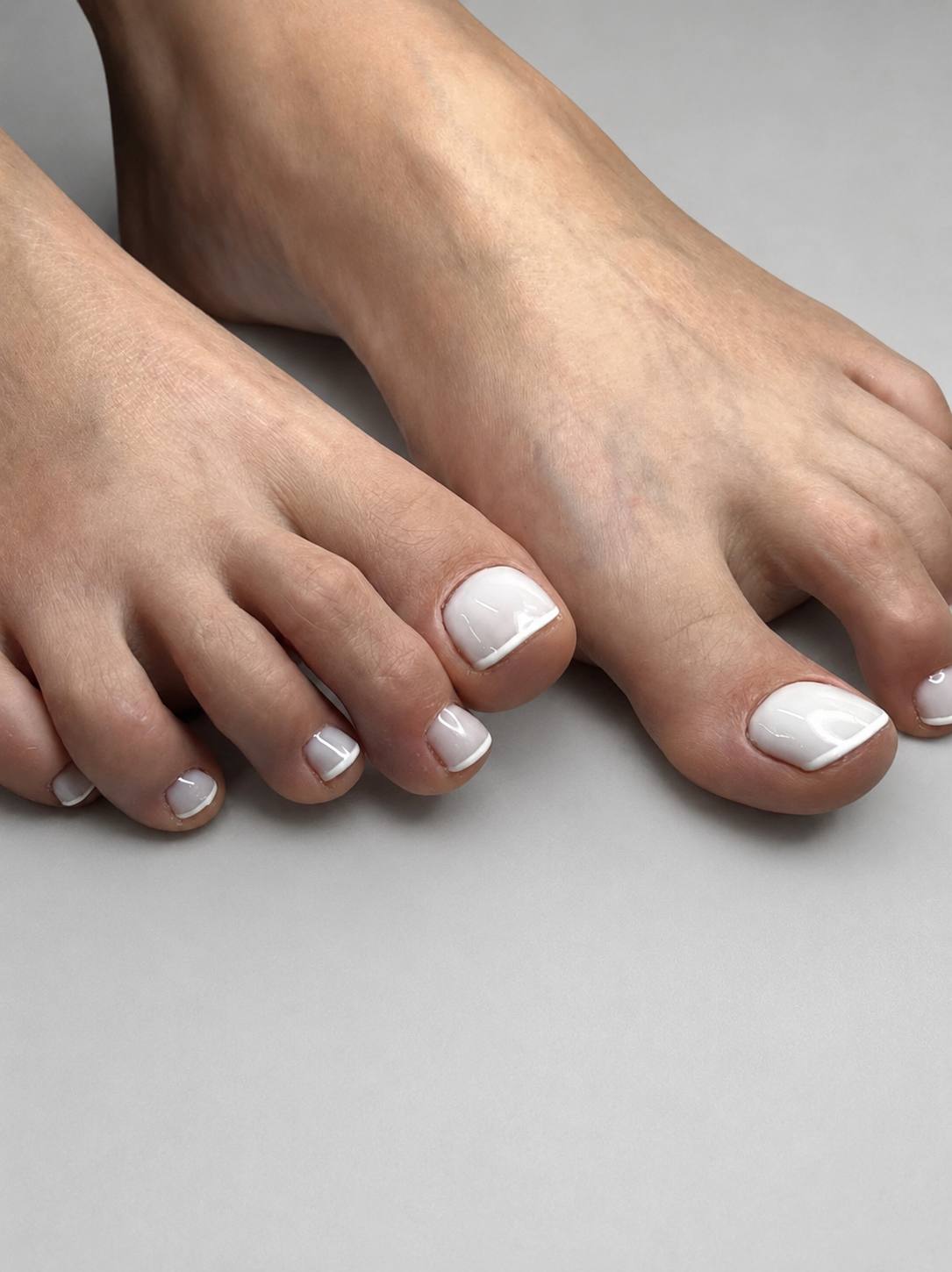 Педикюр френч красивый, фото - Студия красоты Franz nails bar