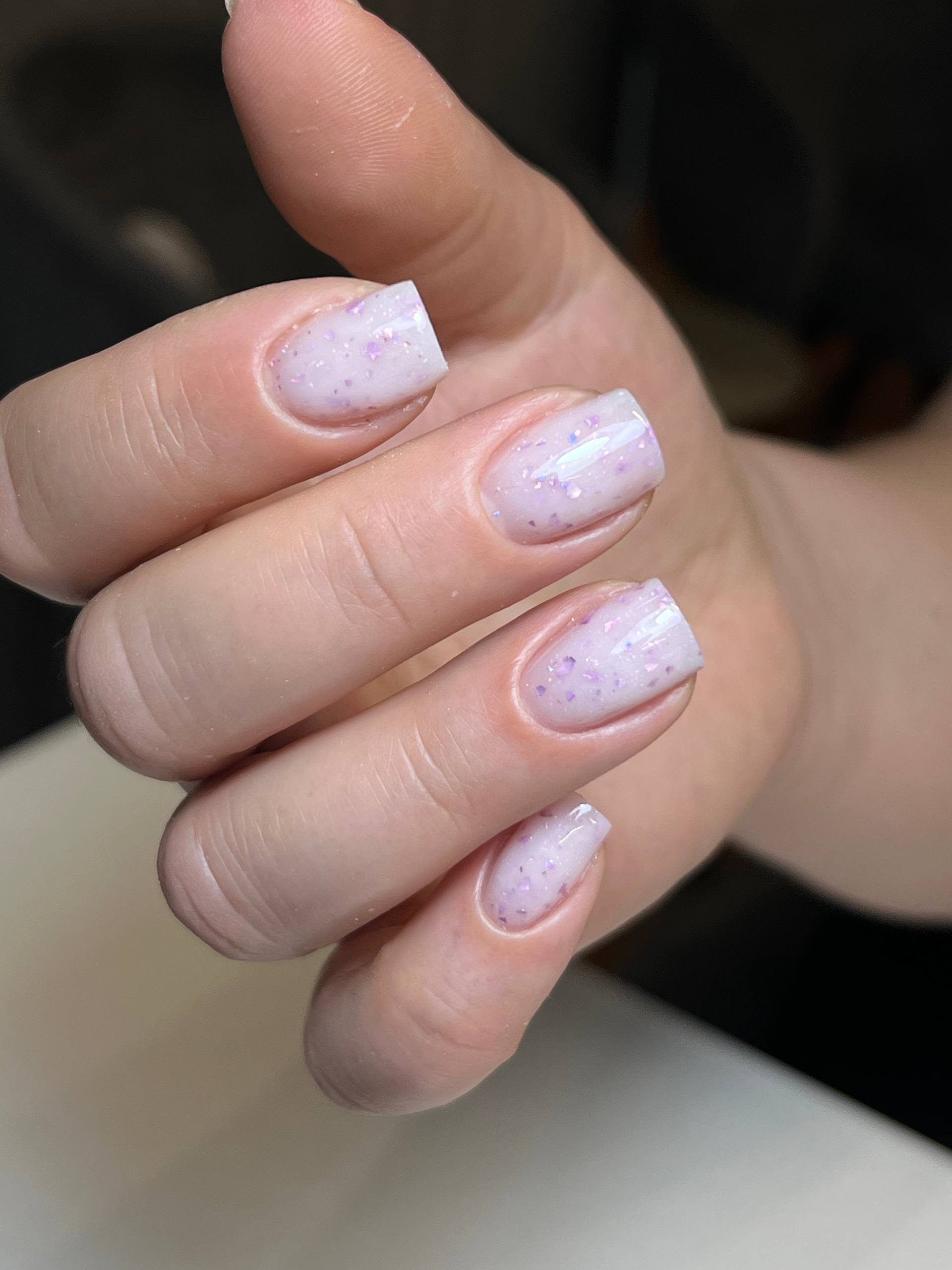 Нежный маникюр молочный макияж с блестками, фото - Салон красоты Franz nails bar