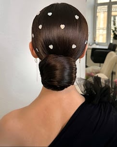 Прическа пучок низкий вечерняя, фото - Салон красоты Muse Beauty