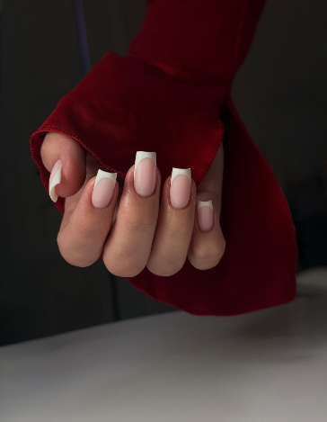 Классический маникюр французский на длинные ногти, фото - Ногтевая студия Alinails