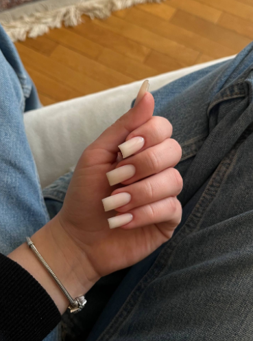 Нюдовий манікюр на довгі нігті квадратні, фото - Студія краси Brush Nail