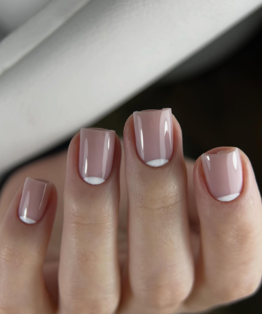 Манікюр на короткі нігті ніжний нюдовий, фото - Студія краси Noir Blanche